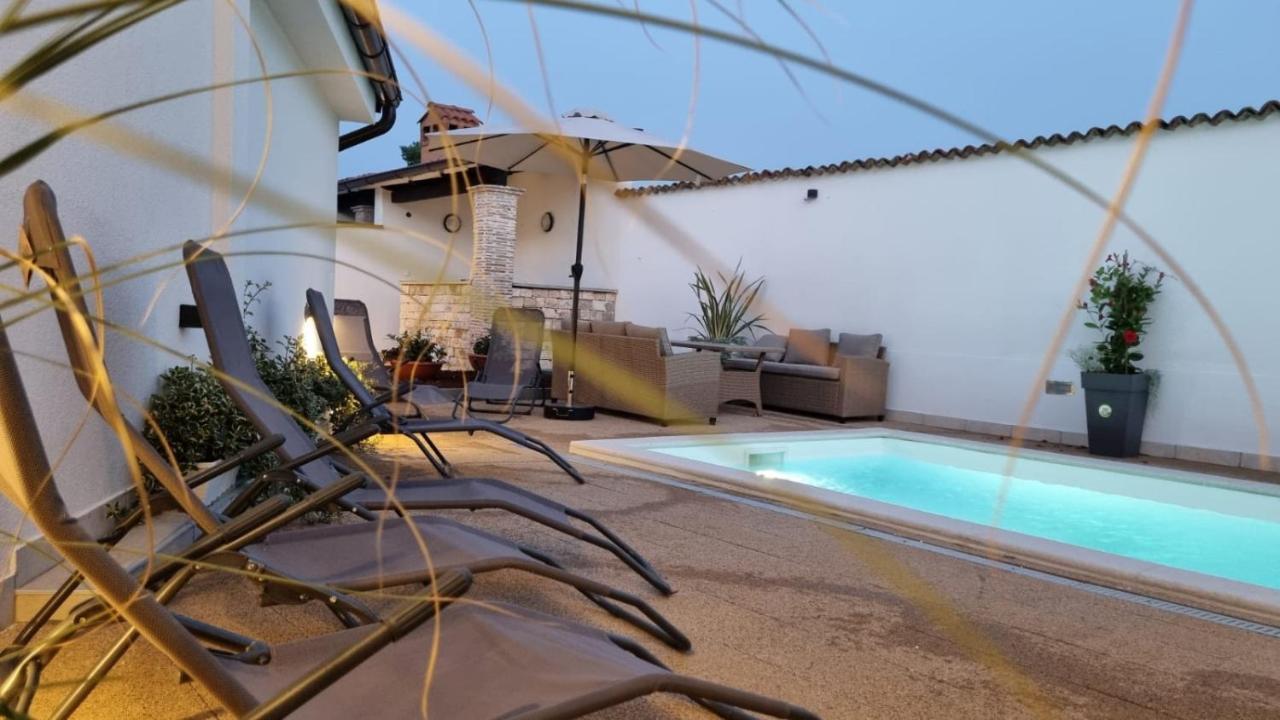 Villa Natka 罗维尼村 外观 照片