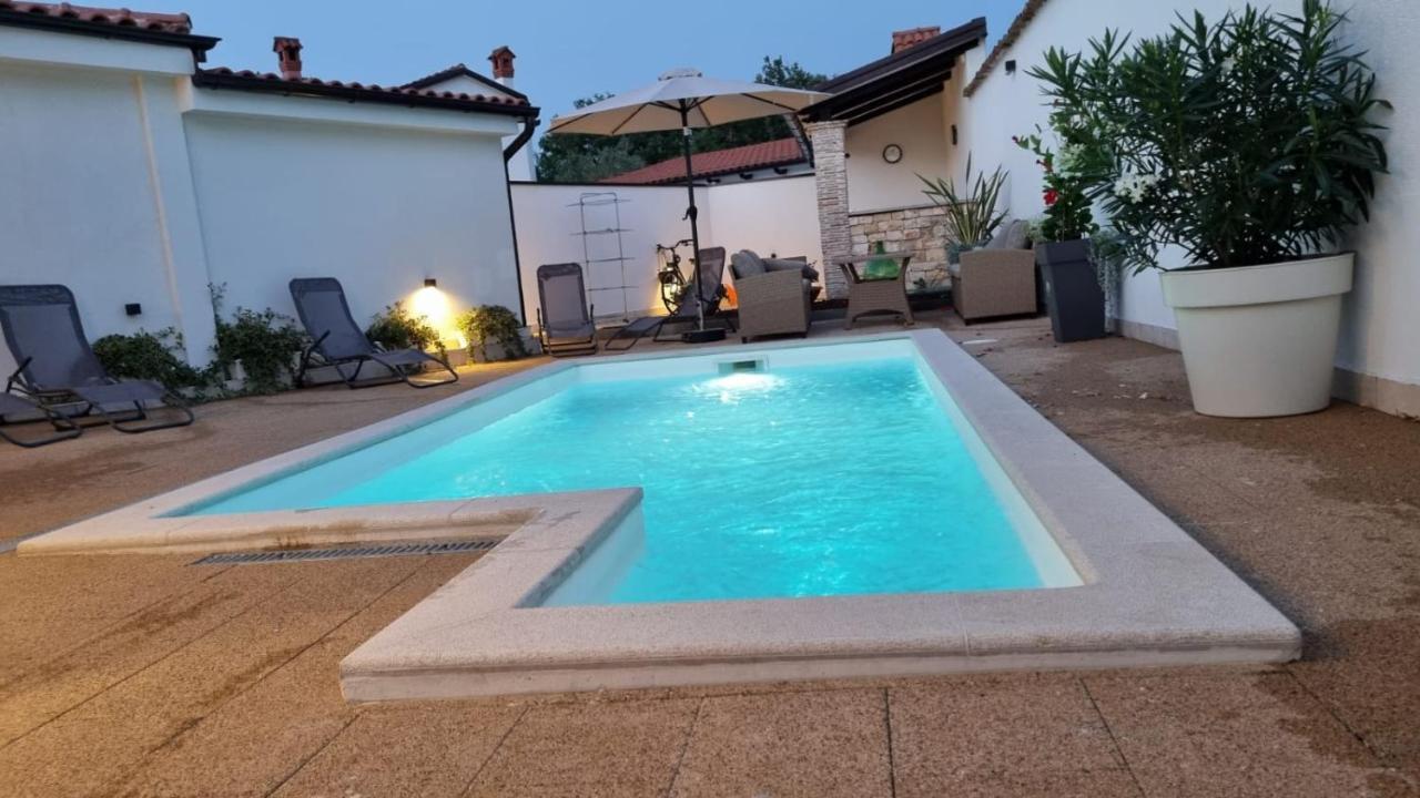Villa Natka 罗维尼村 外观 照片